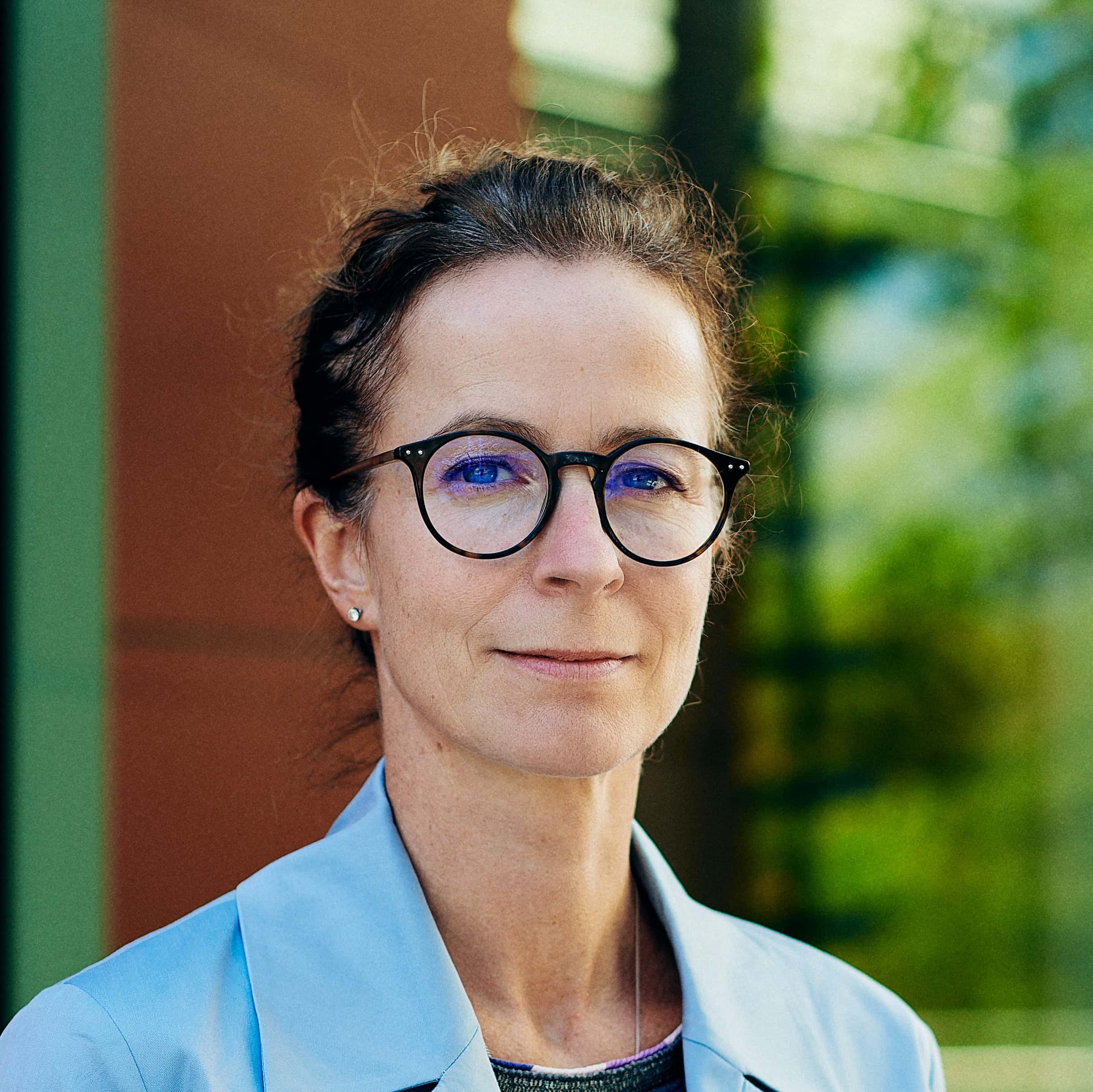 Portrait von Dr. Stefanie Hennig, Mitglied des Vorstands der Stiftung für Hirnforschung am HIH und Leiterin des Fundraisings der Gemeinnützigen Hertie-Stiftung